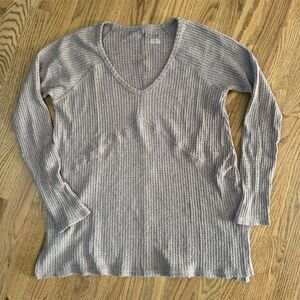 American Eagle Waffle Knit Size XS Gray V-Neck Sweater Long Sleeve